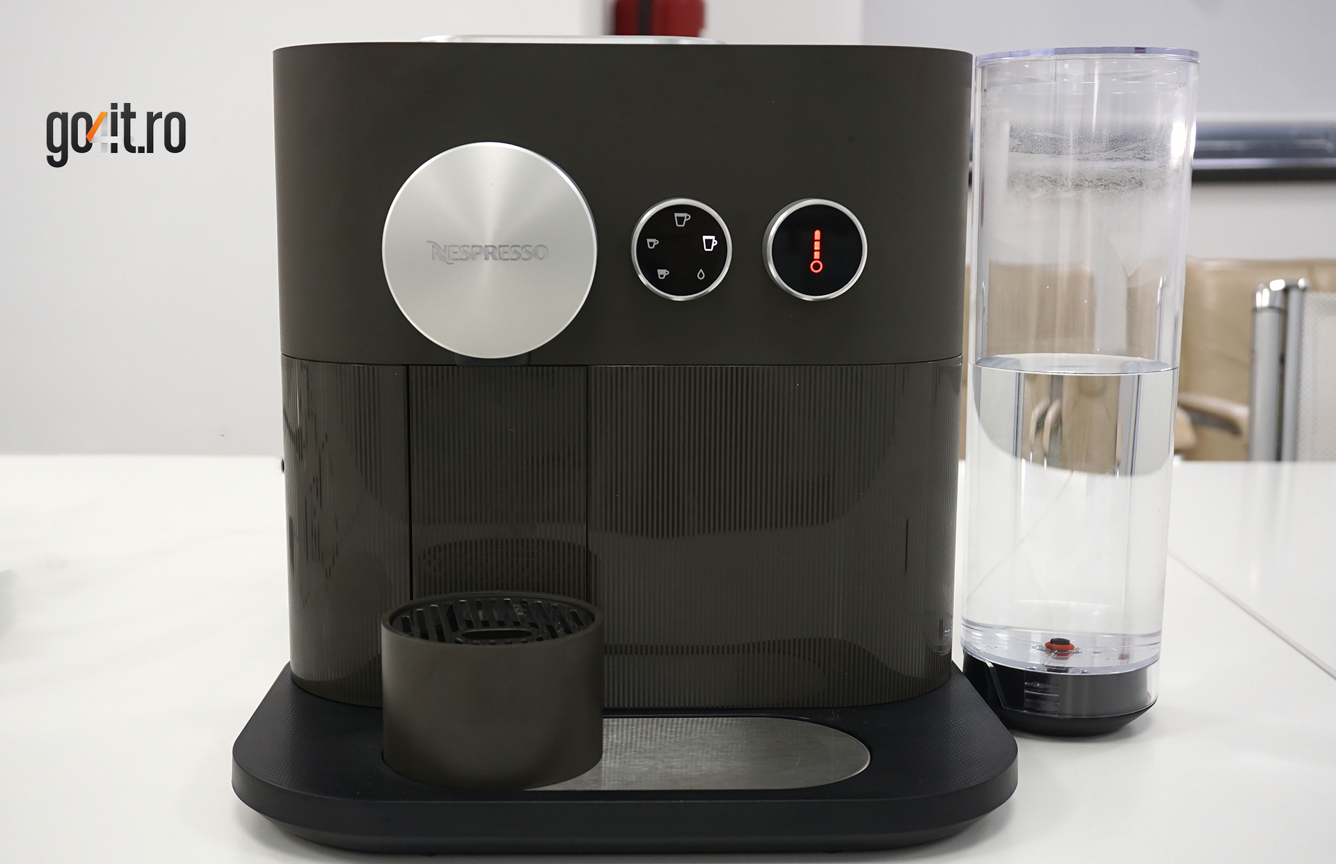 Refurbish reservoir Partially Nespresso Expert - aparatul inteligent care îţi permite să-ţi prepari cafea  personalizată de pe smartphone [REVIEW]