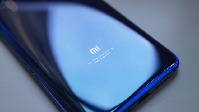 Xiaomi ar putea lansa telefon cu ecran pliabil și cameră foto retractabilă