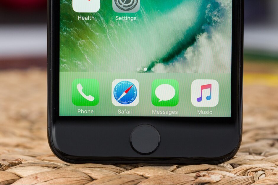 Apple plănuieşte readucerea senzorului Touch ID pe telefoanele iPhone