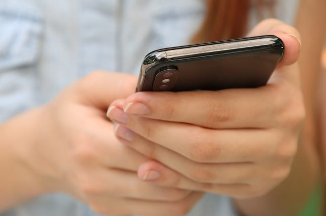 Rețea de trafic din Marea Britanie, dată de gol de un telefon pornit, care suna dintr-un colet