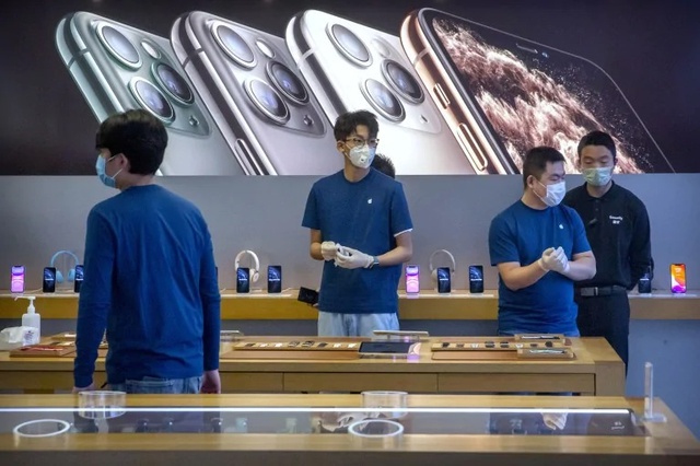 Apple Scapă de Noile Tarife Datorită Investițiilor Masive pe Pământ American