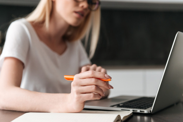Soluție AI Pentru Un Viitor Fără Surse de Anxietate Digitală și Emoțională
