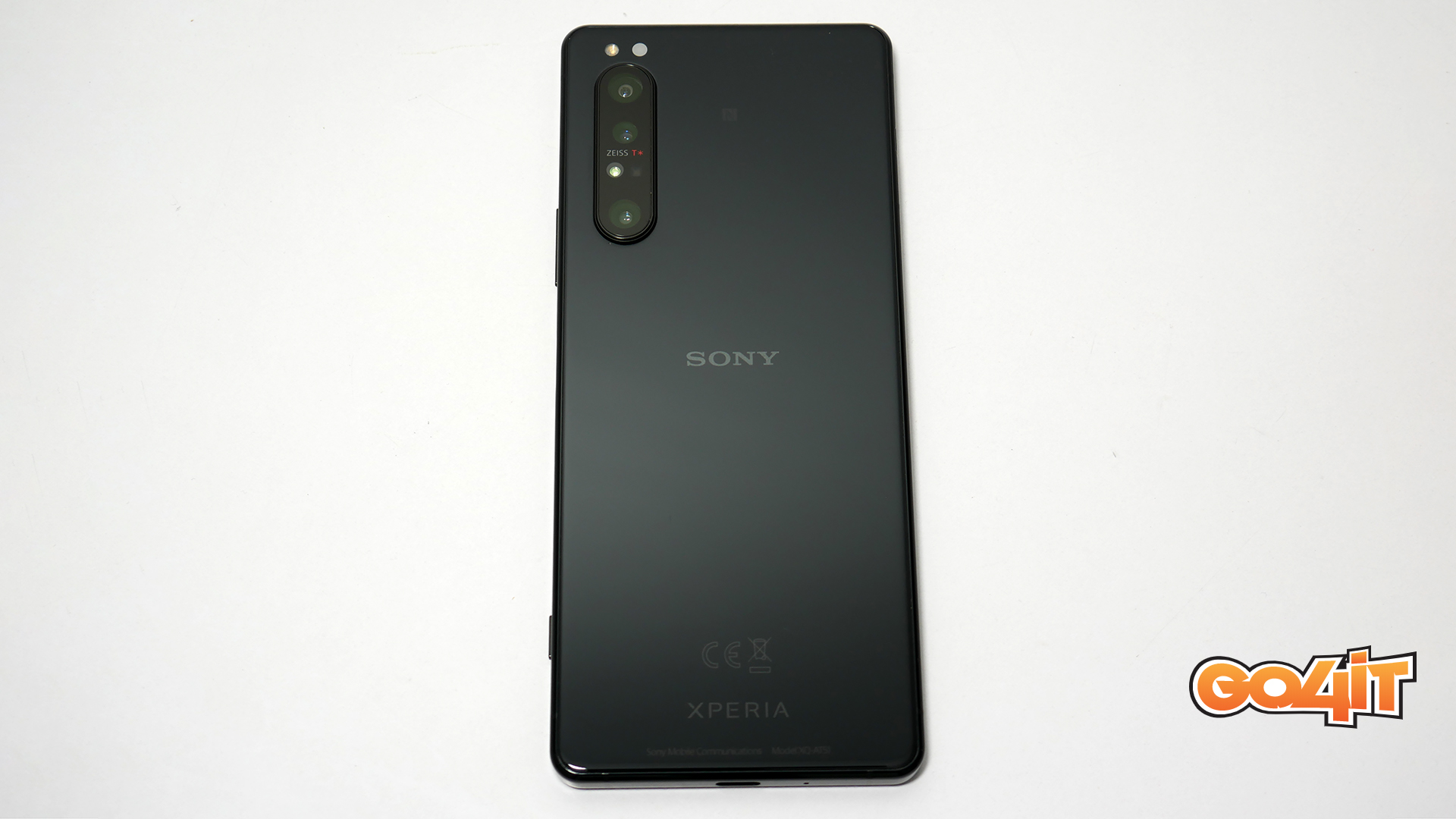 Xperia 1 II back center