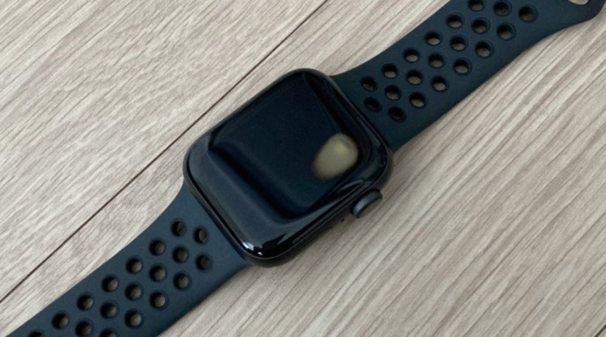 Apple Watch SE poate cauza arsuri utilizatorilor. Defectul, de natură hardware, se manifestă subit