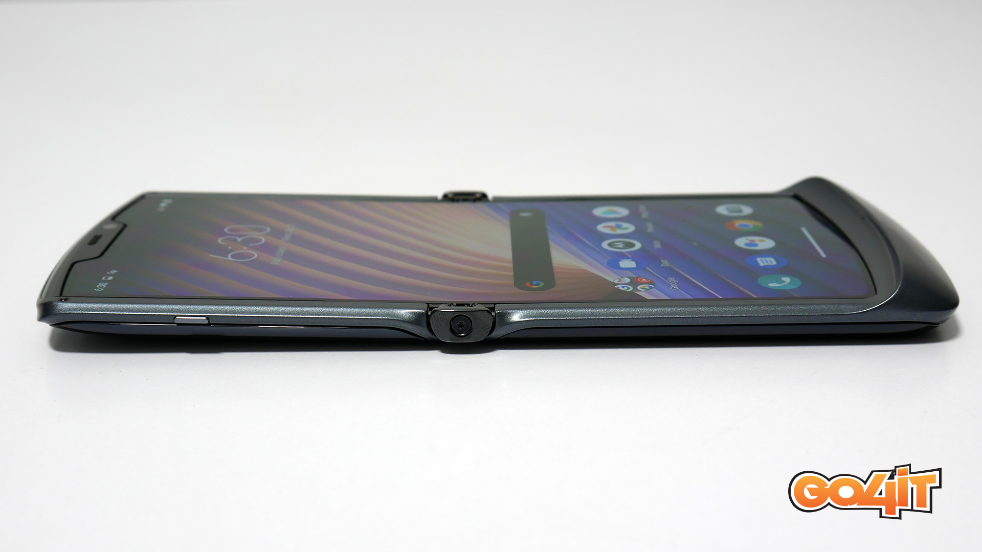 Motorola RAZR 5G side left screen on