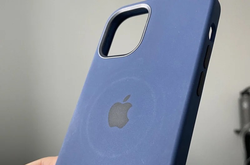 Încărcătorul magnetic MagSafe pentru iPhone 12 ar putea deteriora husele de protecție