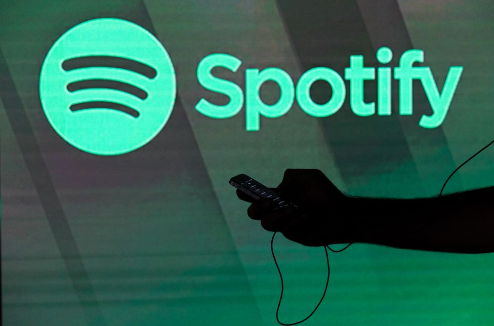Utilizatorii Spotify Fără Abonament Primesc Libertatea Mult Așteptată de a Alege Melodiile Preferate - Fără Shuffle!