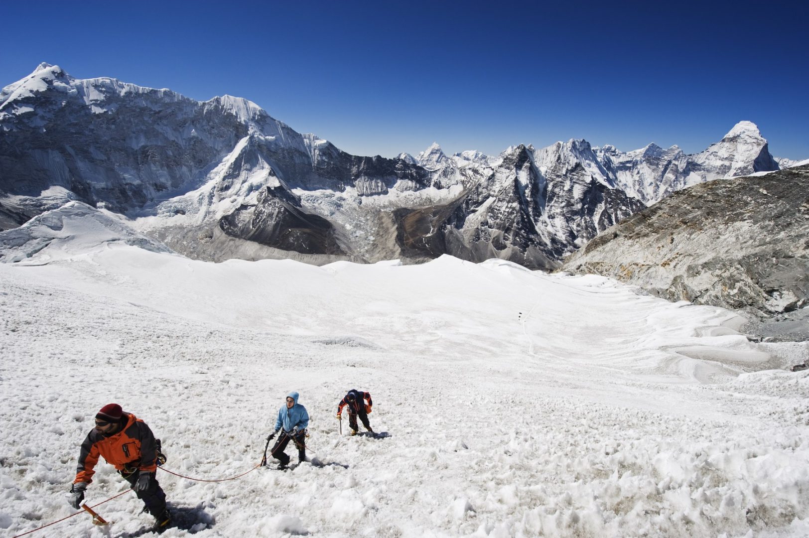 Cel mai periculos material de pe planetă a fost descoperit inclusiv pe Muntele Everest