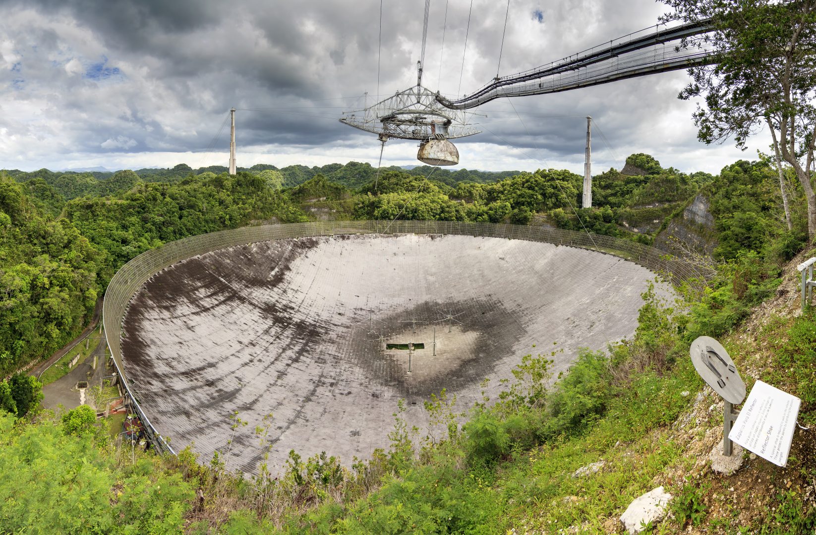 Farfuria Arecibo Observatory, al doilea cel mai mare radiotelescop din lume, va fi demontată definitiv