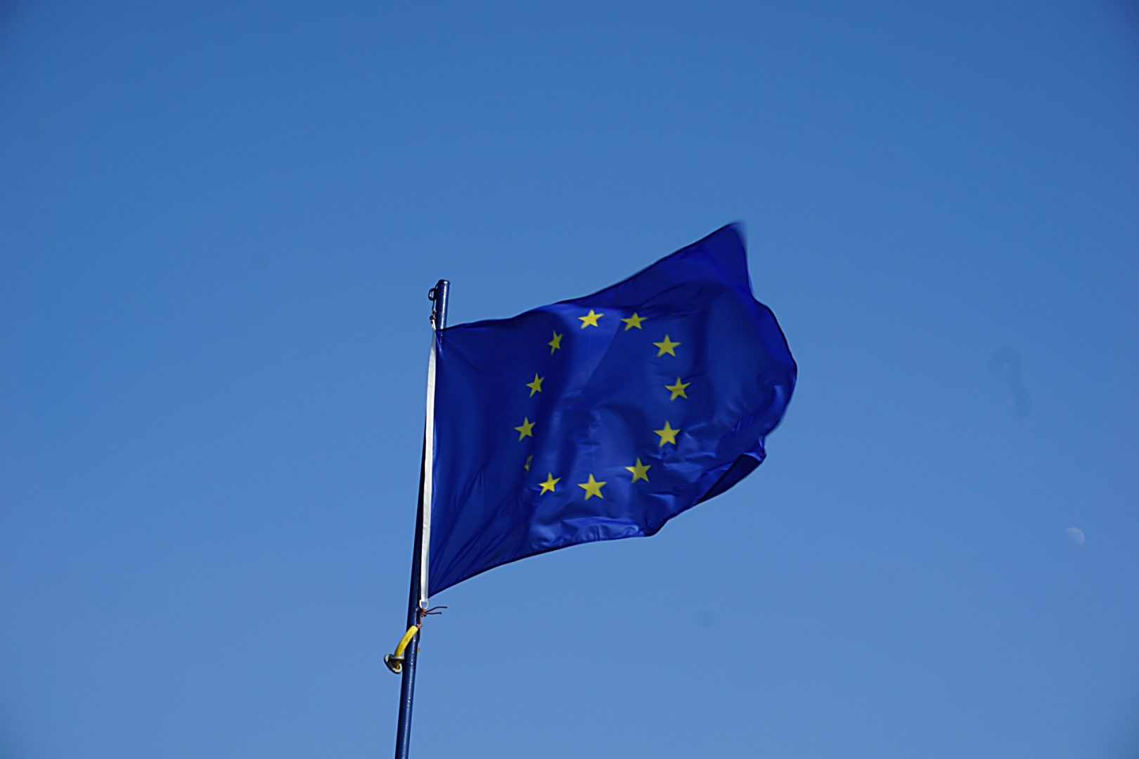 Uniunea Europeană caută să prelungească și întărească serviciul de roaming gratuit