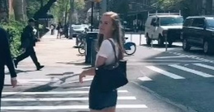 FOTO: O tânără a descoperit ceva incredibil în poza pe care și-a făcut-o în New York