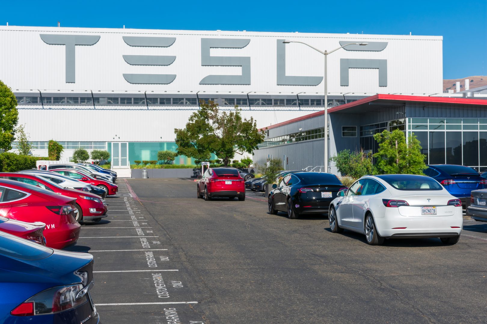 Marii beneficiari, puțin cunoscuți, ai succesului Tesla. Companii care își pot îmbogăți investitorii datorită companiei lui Elon Musk