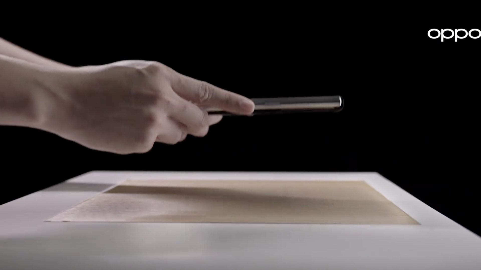 Oppo prezintă o nouă tehnologie pentru încărcare wireless fără contact