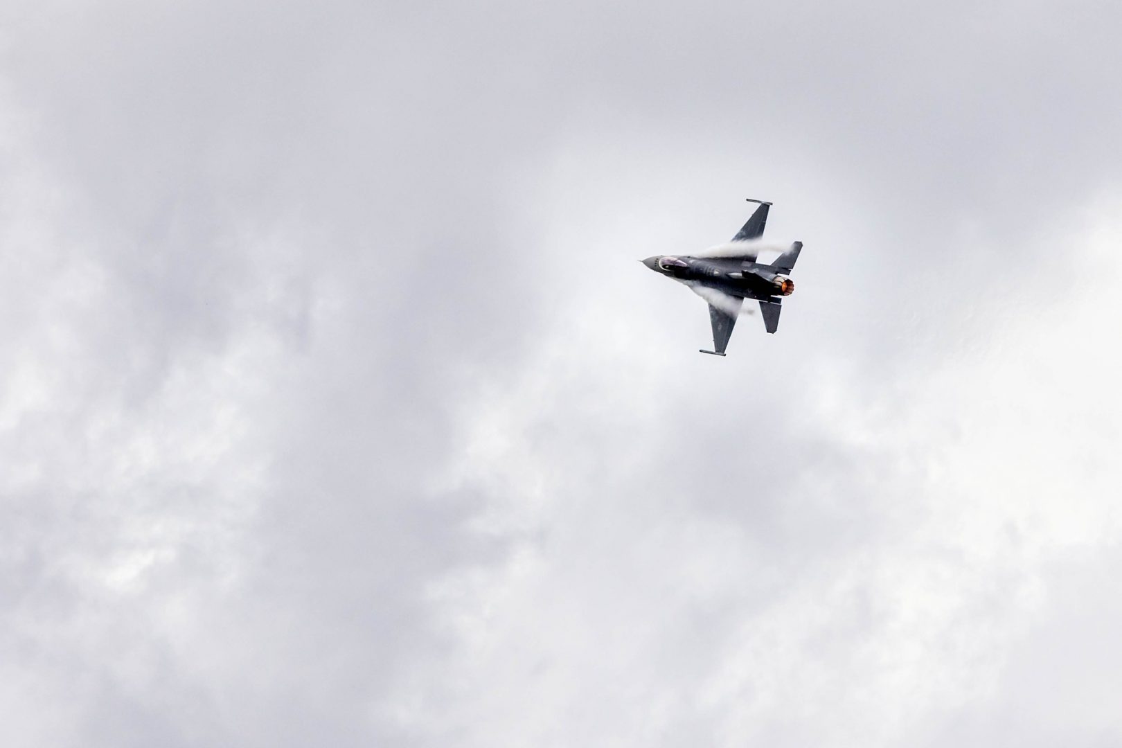 Cum sunt salvați piloții de avioane militare care își pierd cunoștința în timpul manevrelor agresive