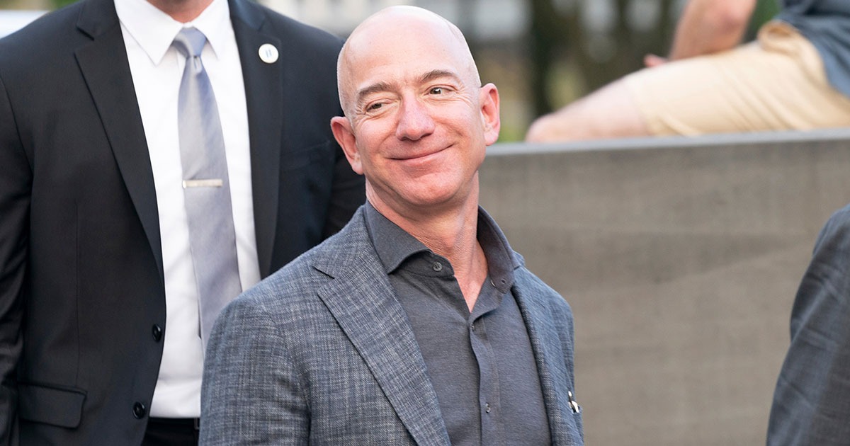 Jeff Bezos intră în Premier League. Miliardarul devine acționar la Liverpool
