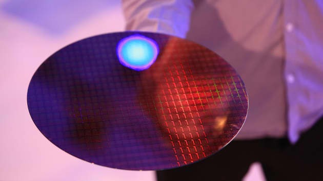 Cât poluează, de fapt, industria semiconductoarelor. Cea care livrează toate cip-urile pentru electronice