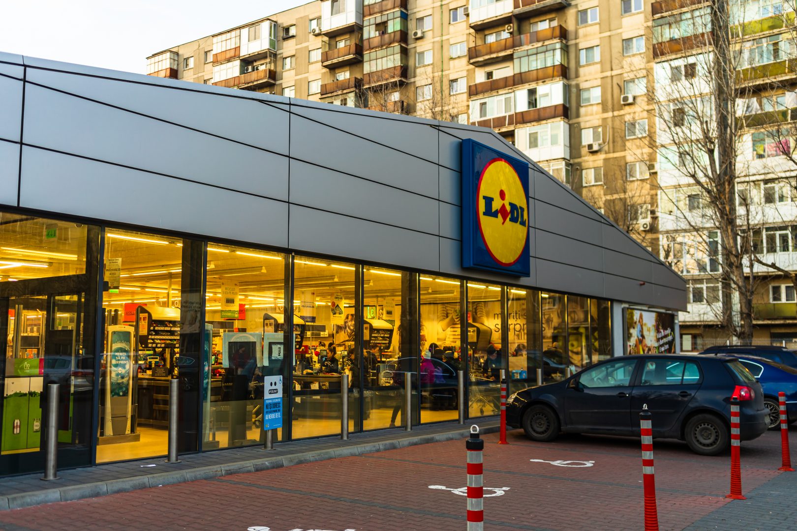 Lidl face o schimbare care ar putea ameliora problema cozilor lungi de la case