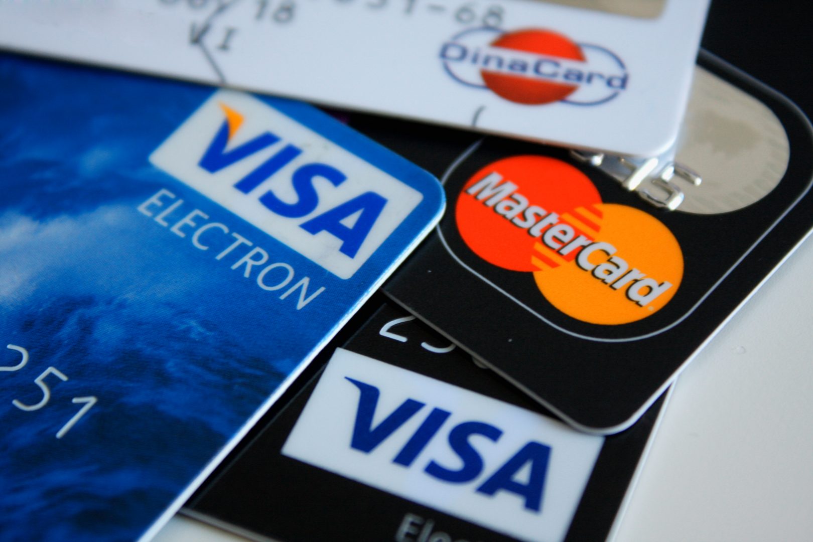(P) Ce este o platformă de comparare a creditelor online?