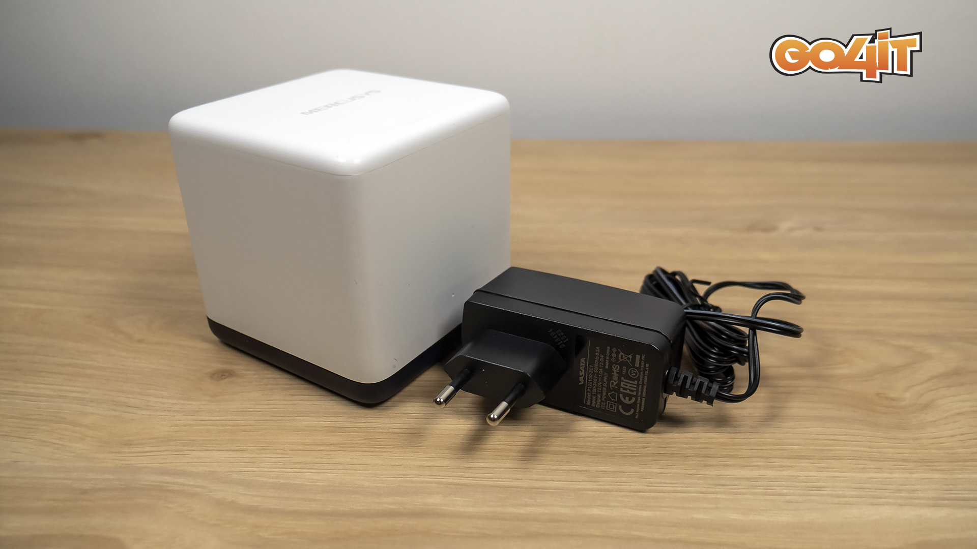 Mercusys Halo H50G station and charger