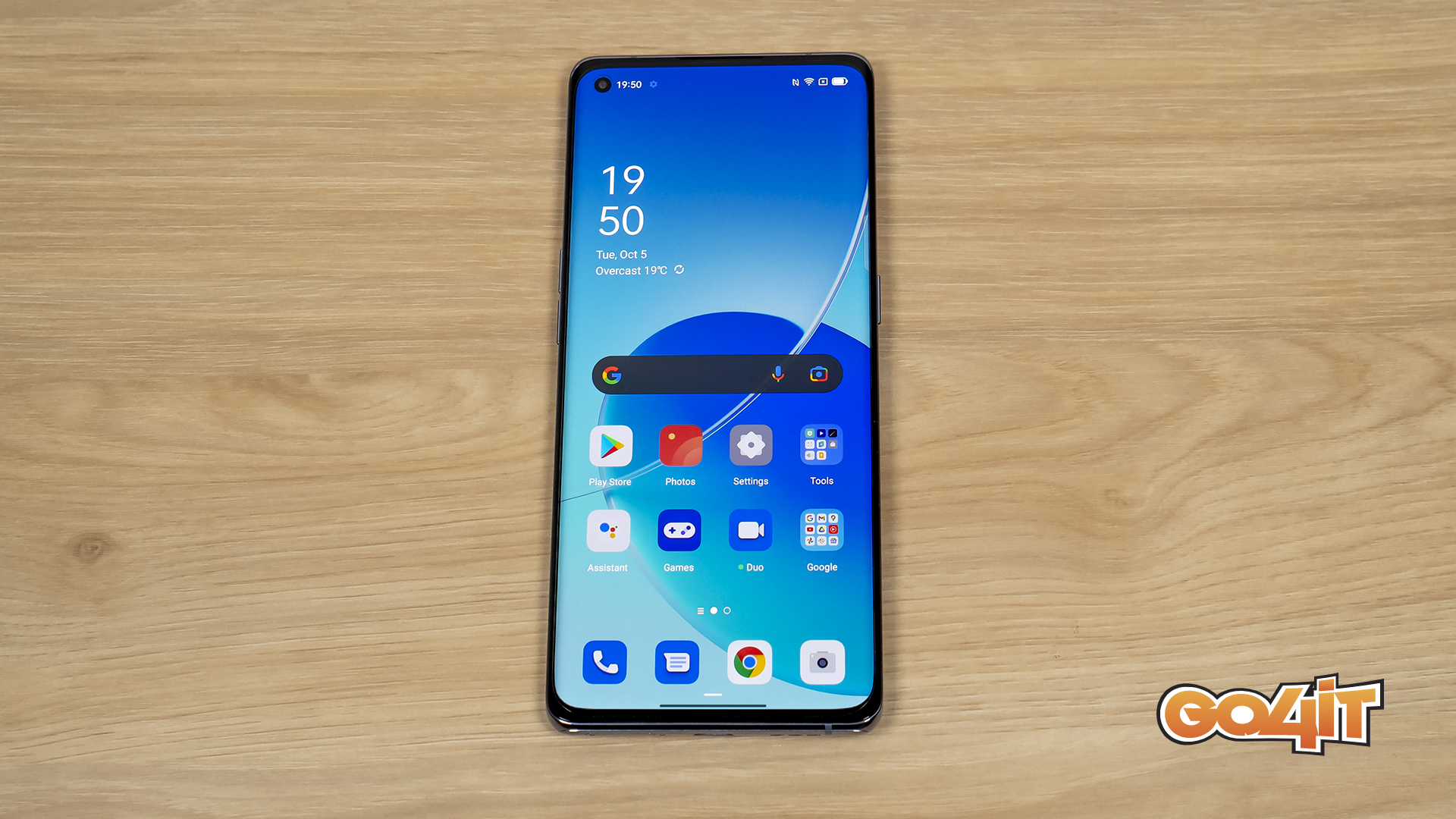 Oppo Reno6 Pro front center