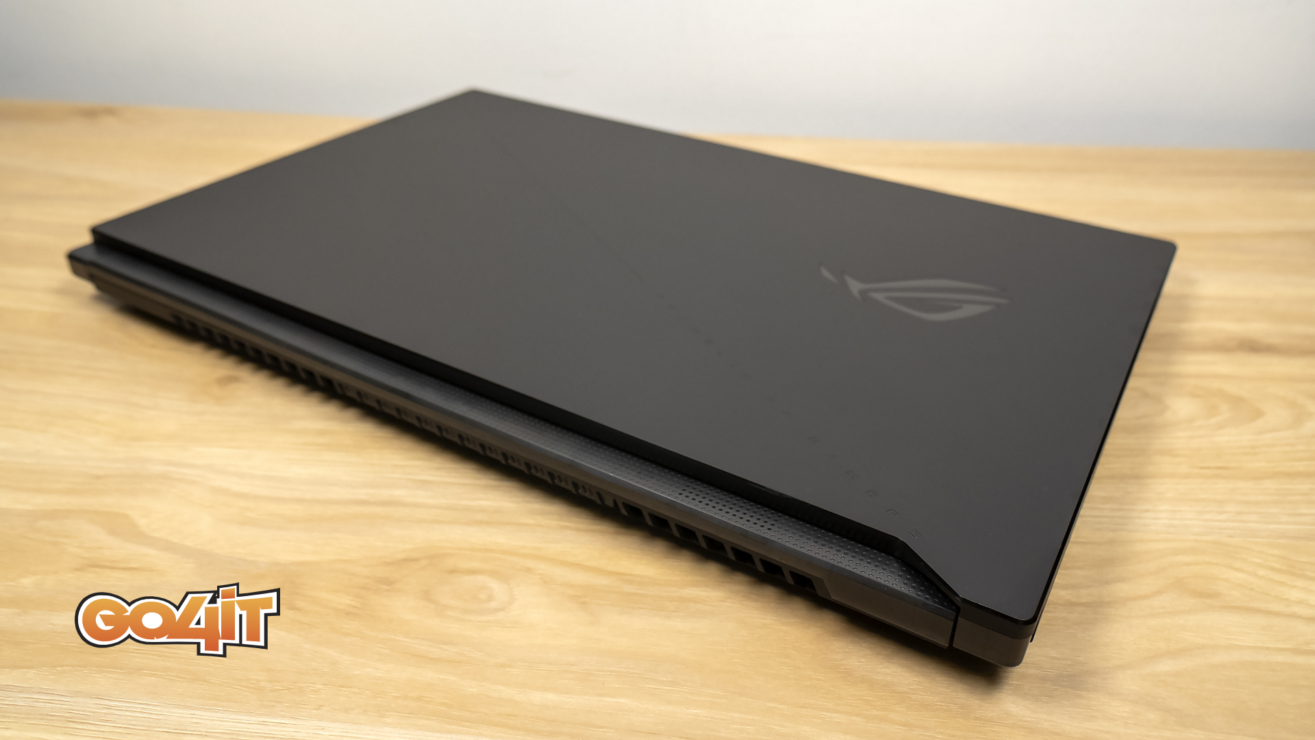 ROG Zephyrus S17 back detail