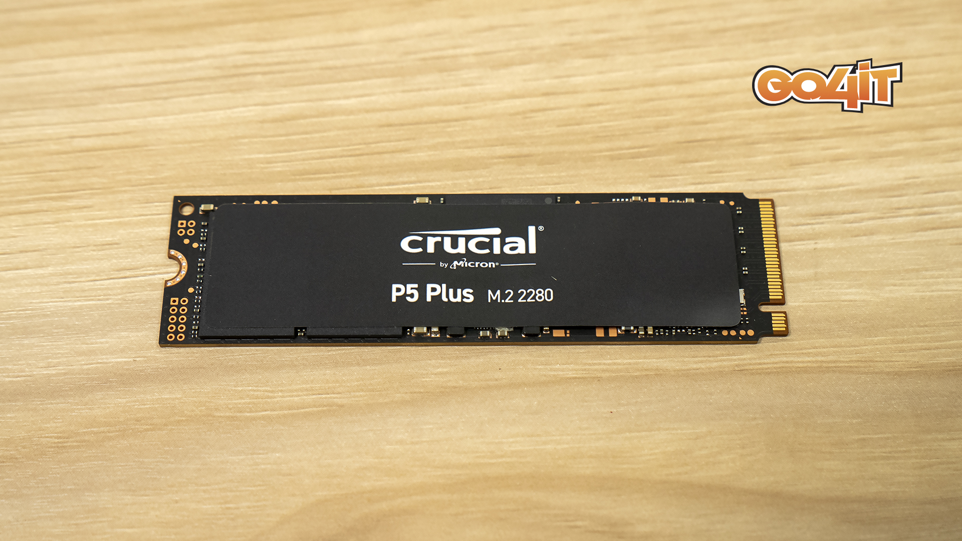 Crucial P5 Plus center