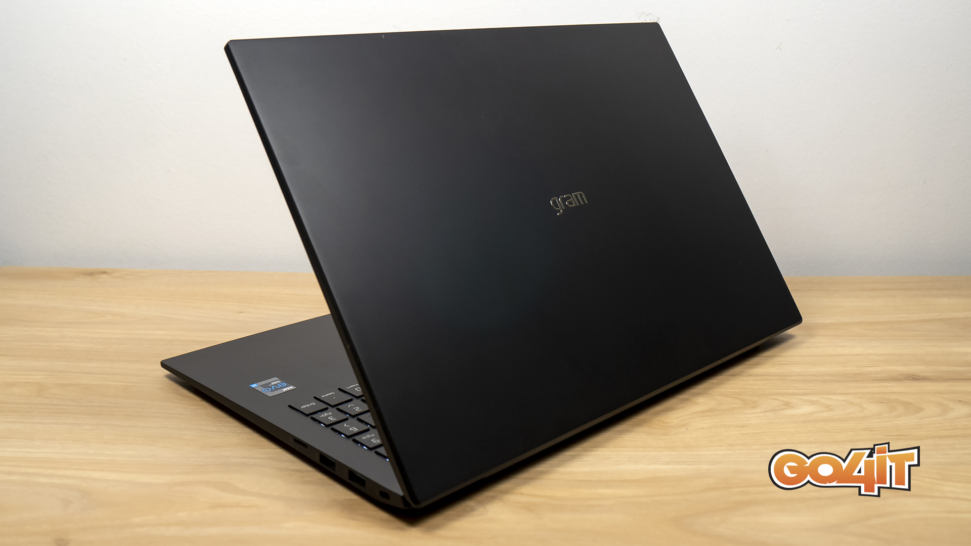 LG Gram 16 back side right