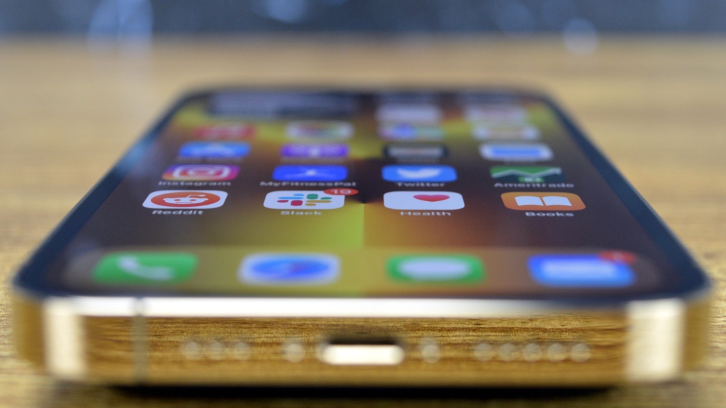 Apple ar putea fi constrâns să permită magazine alternative de aplicații, pentru consumatorii europeni