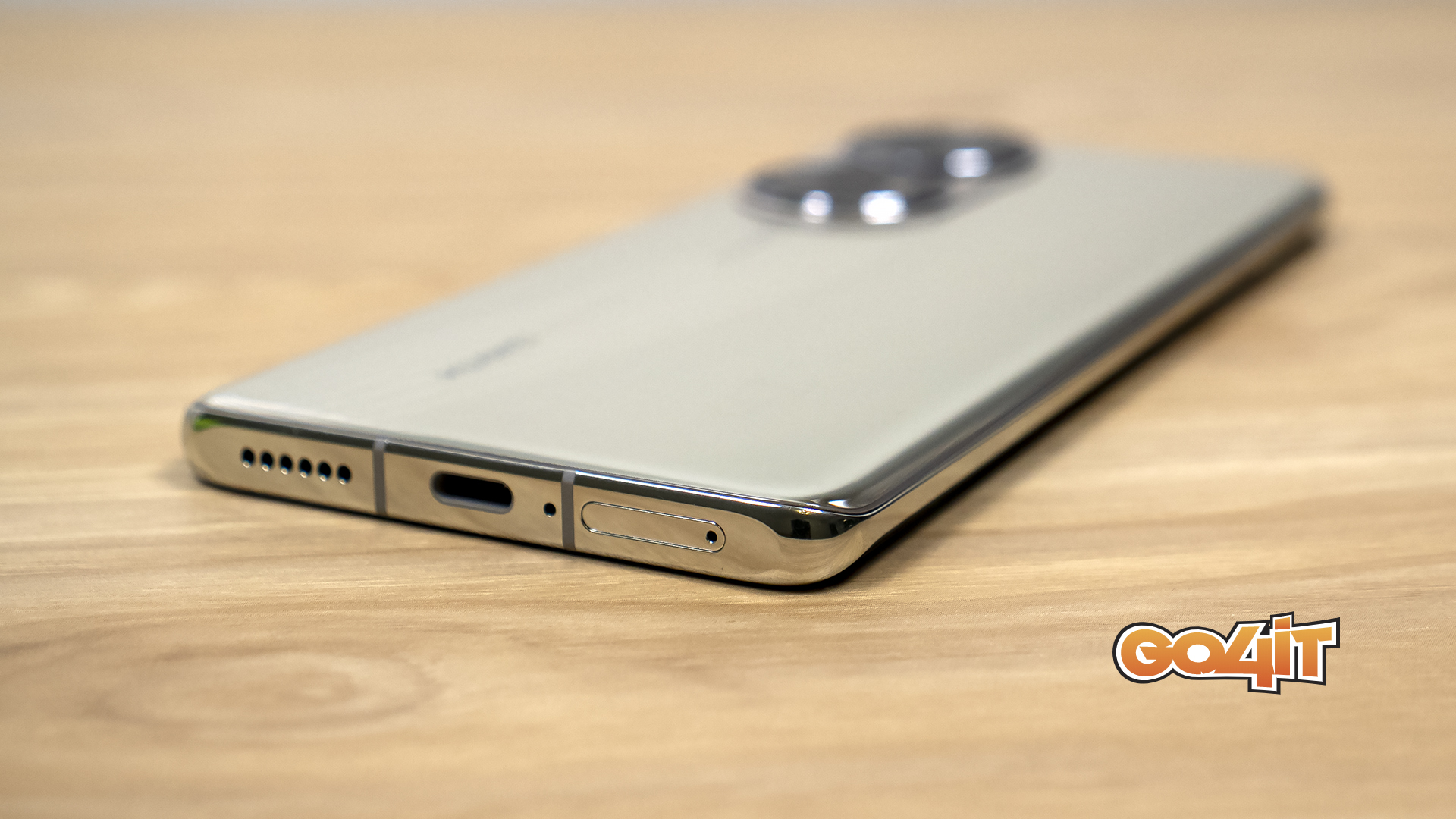 Huawei P50 Pro bottom detail