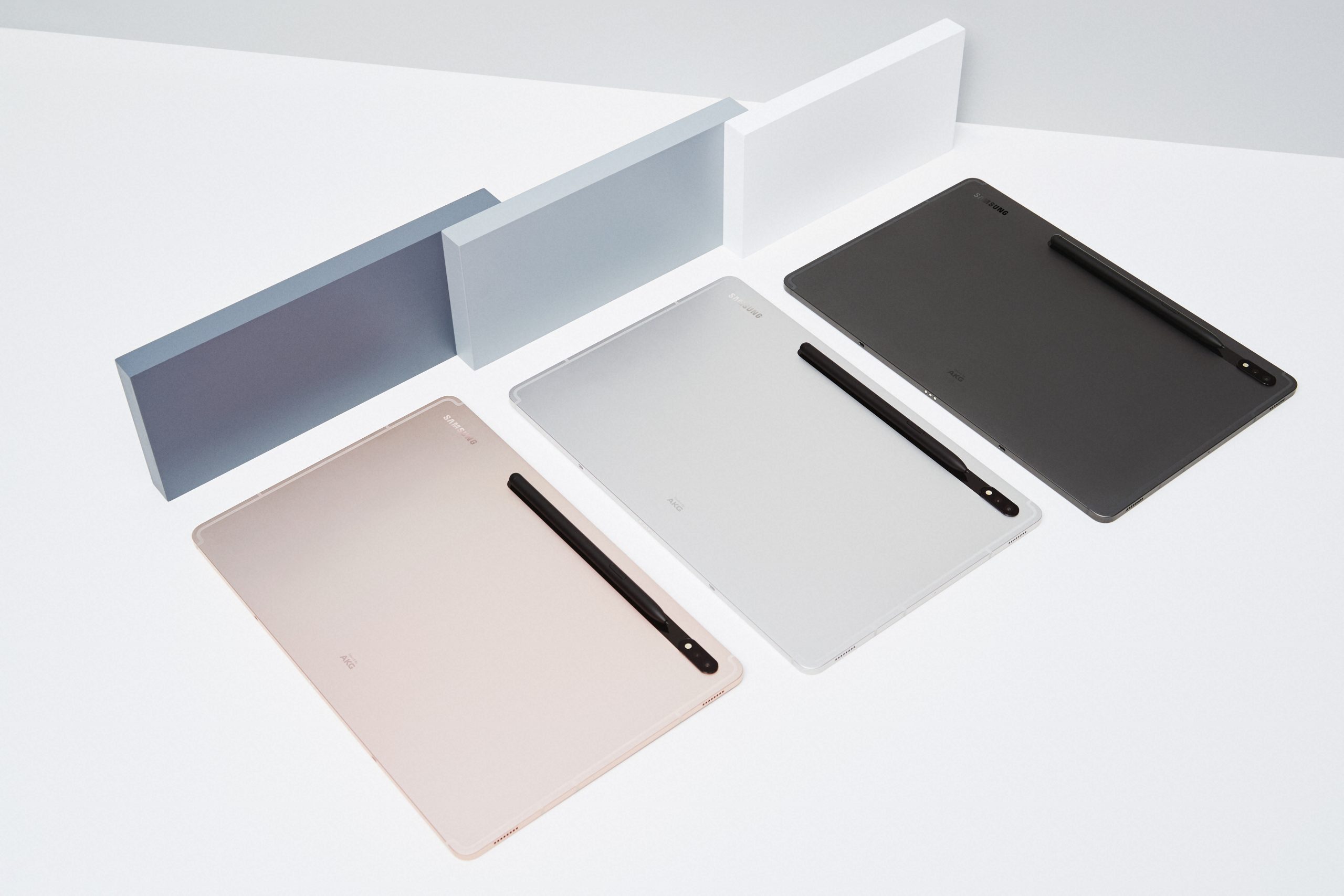 1-012_Family_Tab S8__Graphite_Tab S8__Silver_Tab S8__Pink Gold_HI