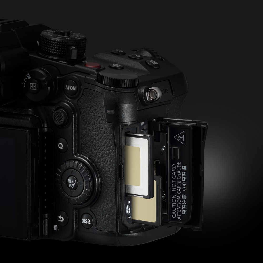 Panasonic Lumix GH6-9