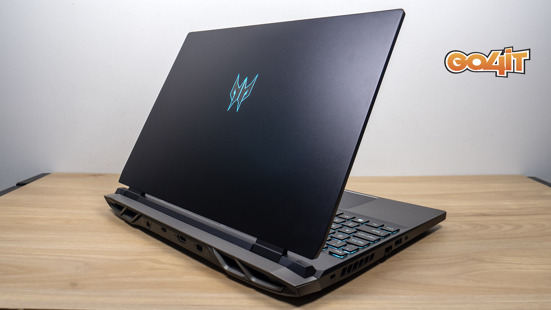 Acer Predator Helios 300 back side