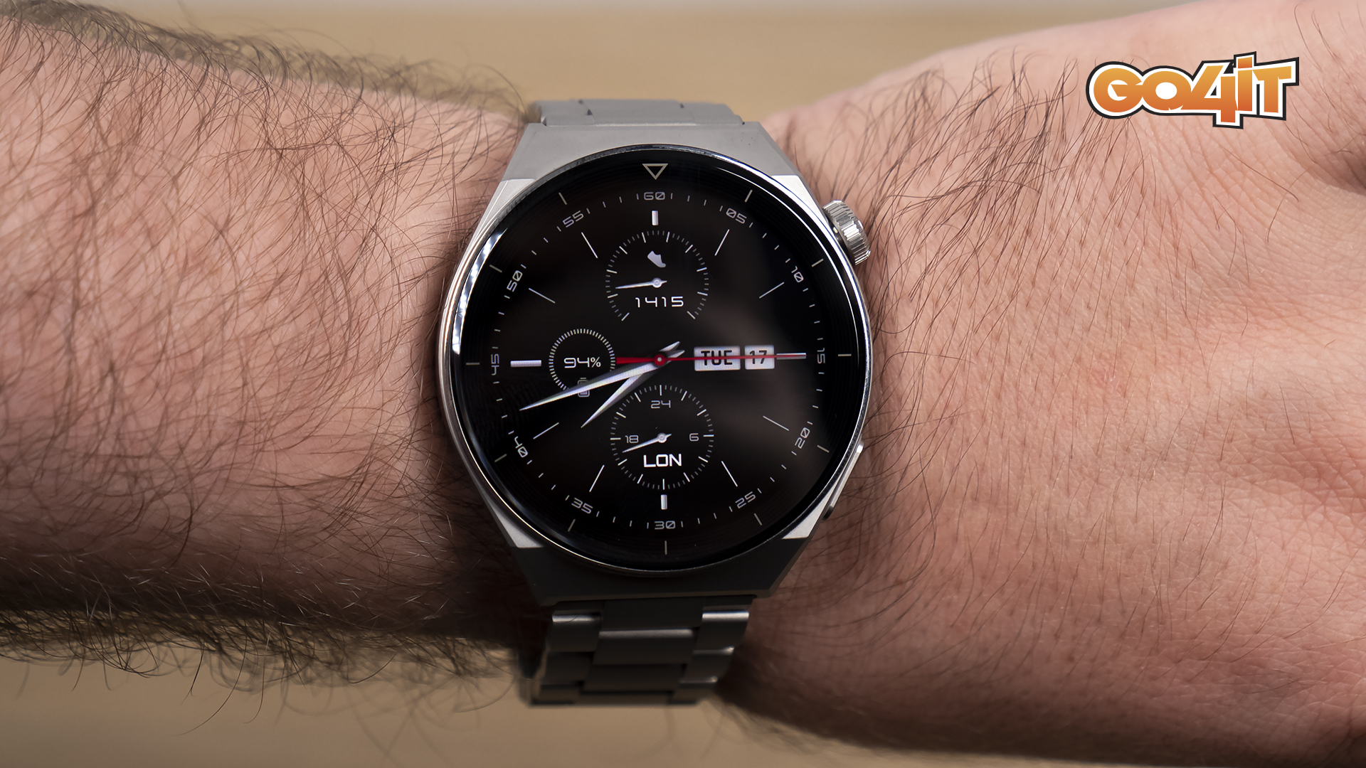 Huawei Watch GT 3 Pro black tie watchface