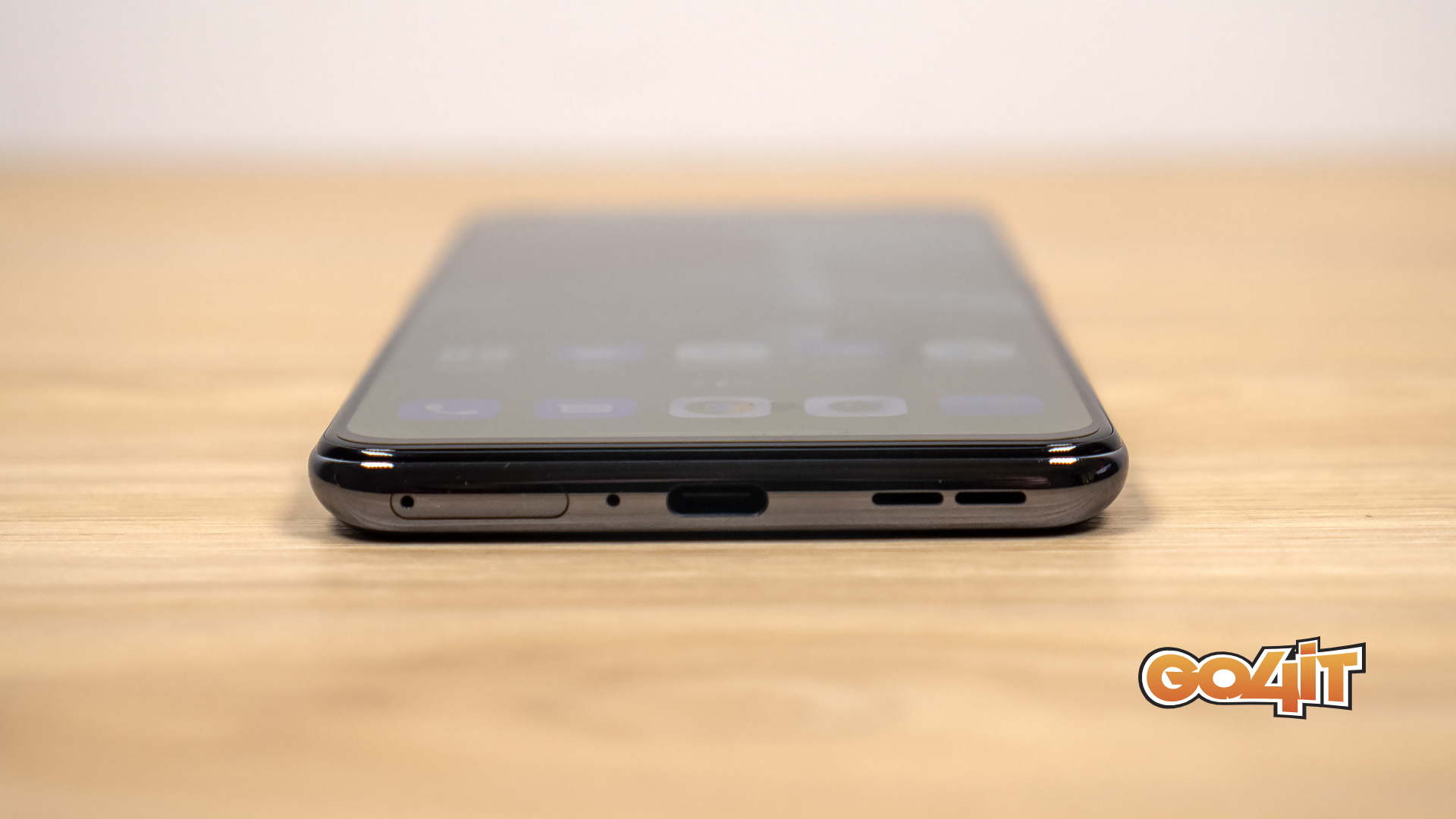 OnePlus Nord 2T bottom port