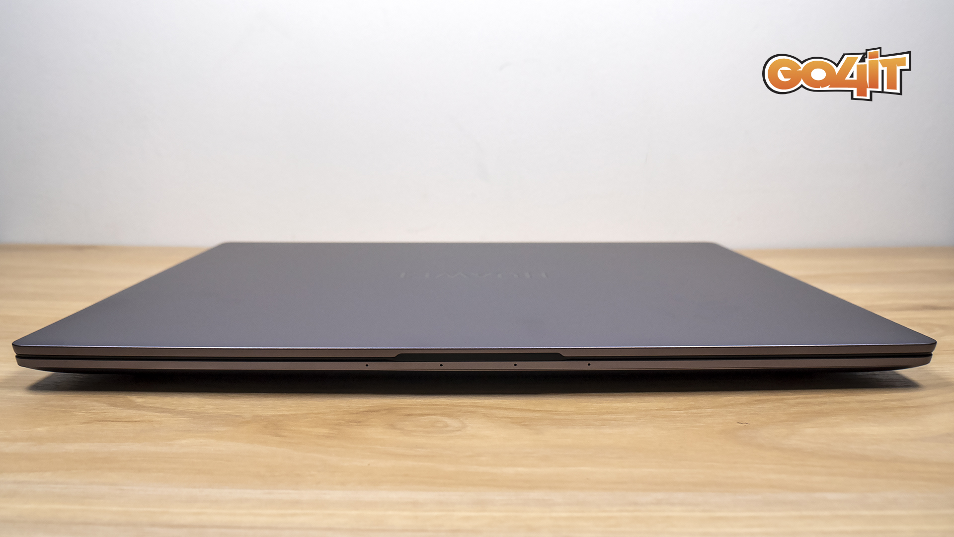 Huawei MateBook D16 front closed