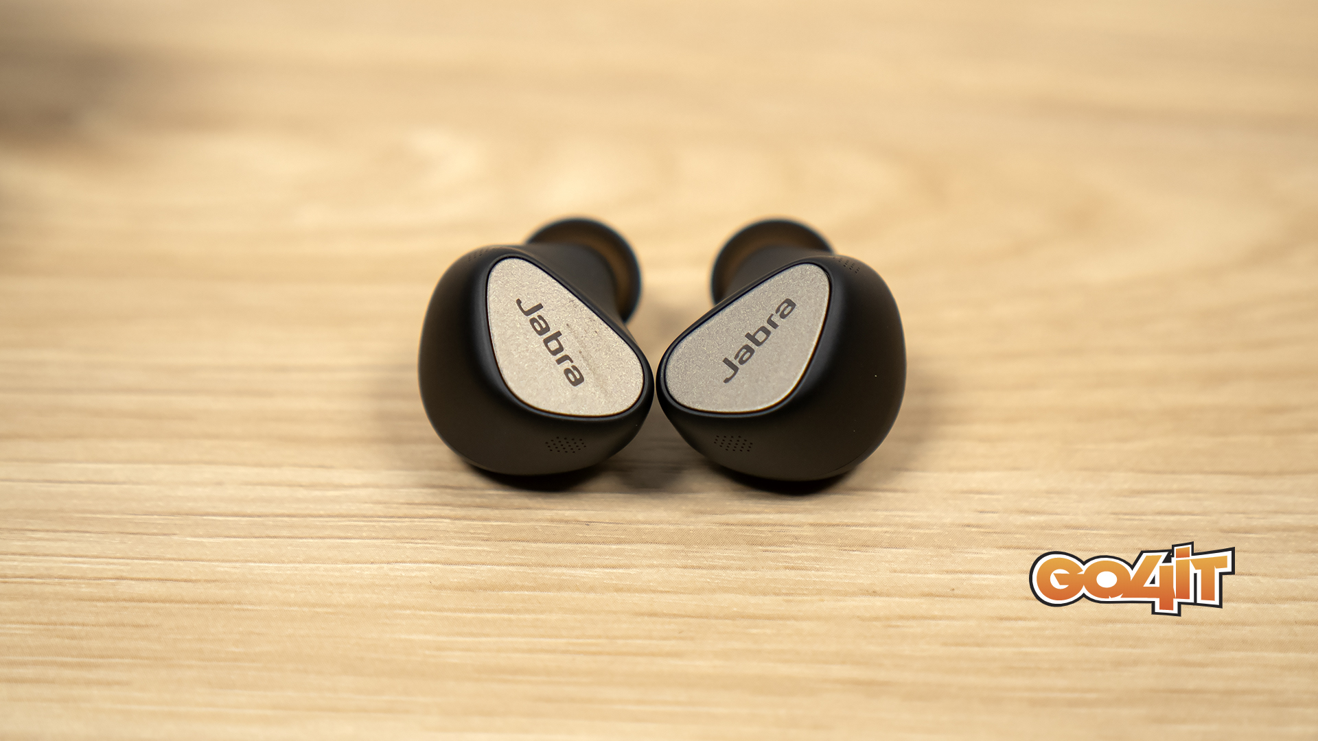 Jabra Elite 5 buds