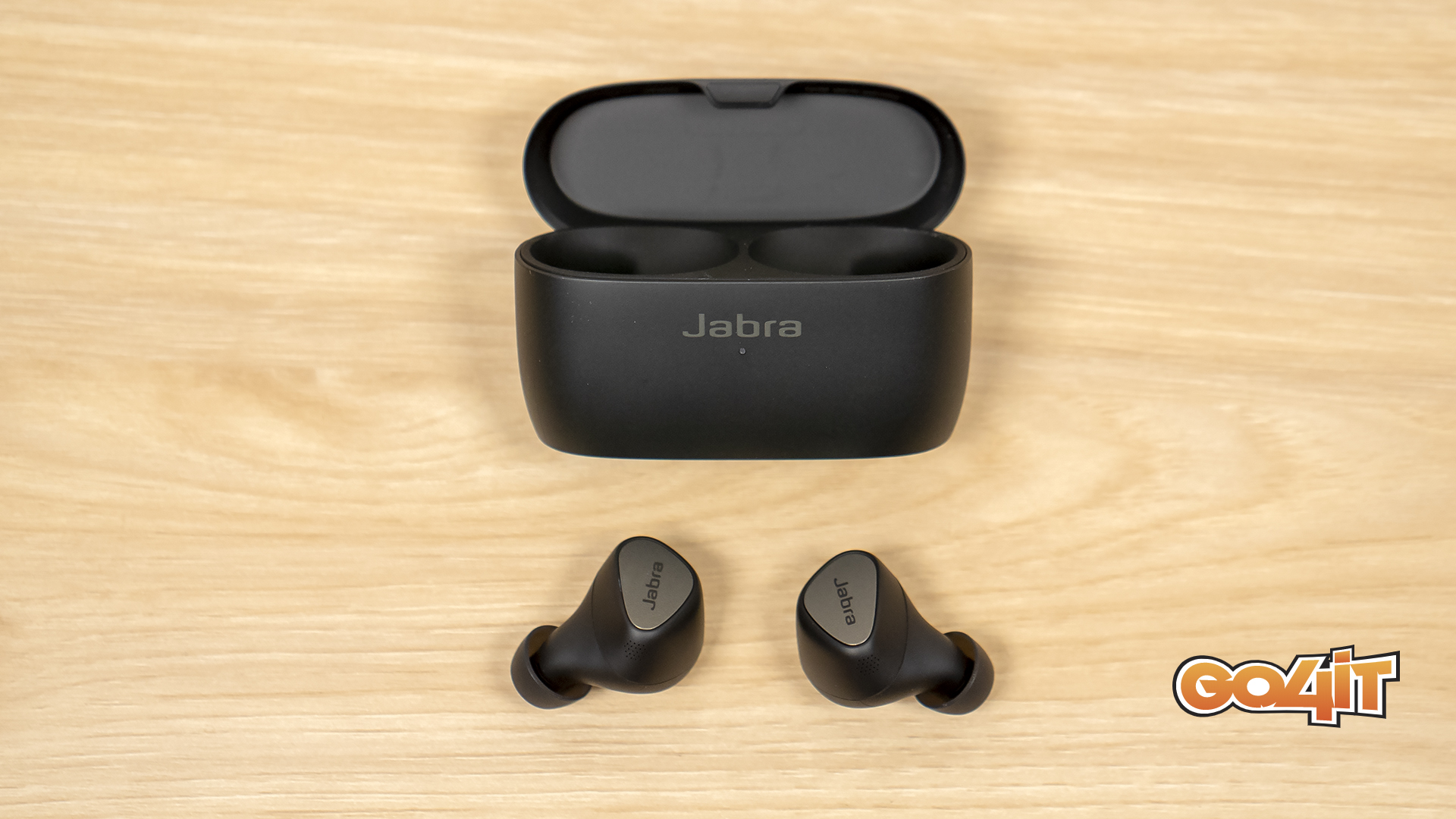 Jabra Elite 5 out of case