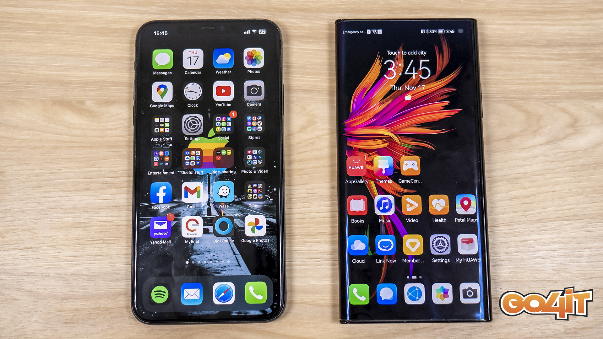 Huawei Mate Xs 2 folded front vs iphone 11 pro max