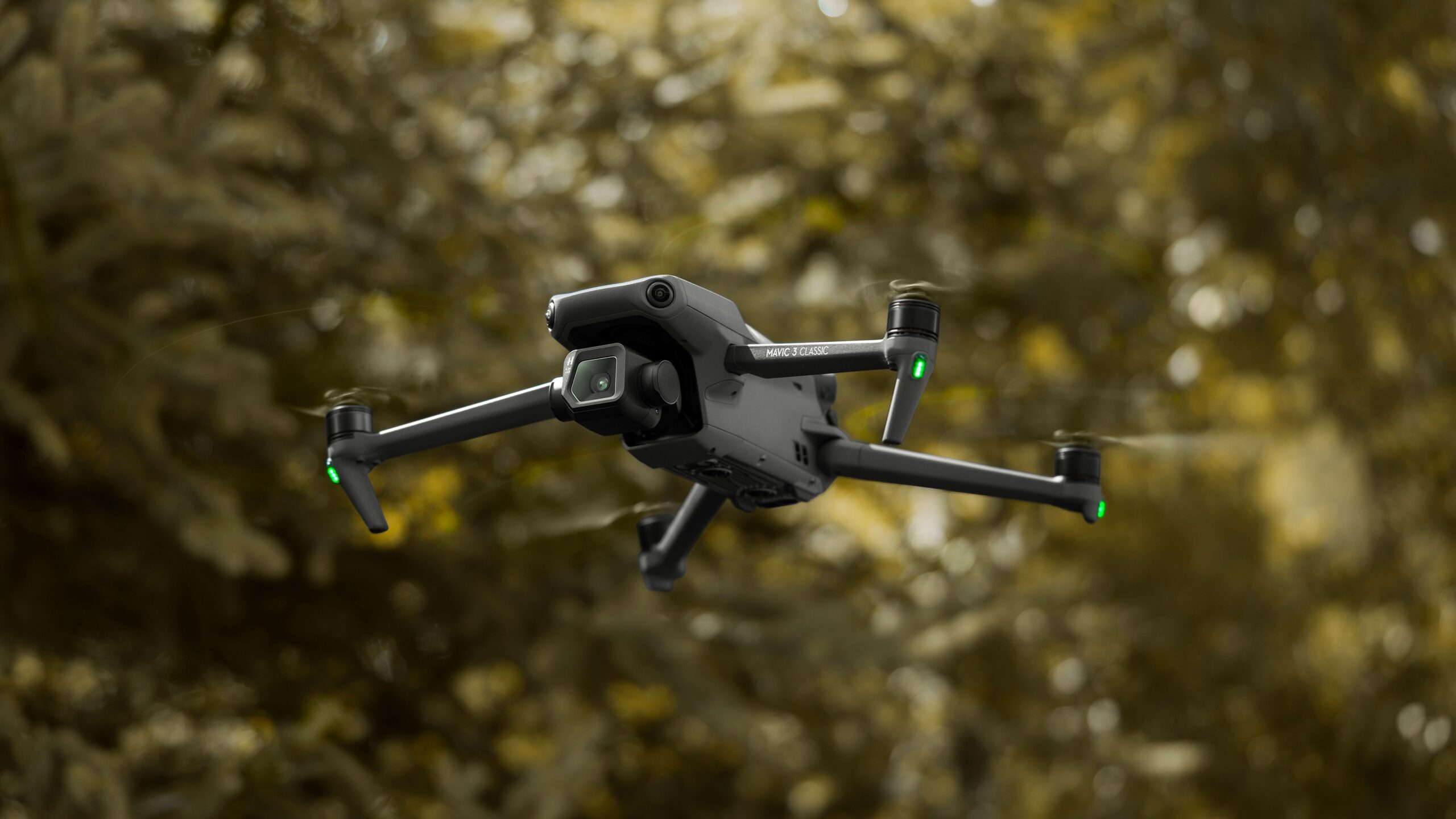dji mavic 3 classic in flight