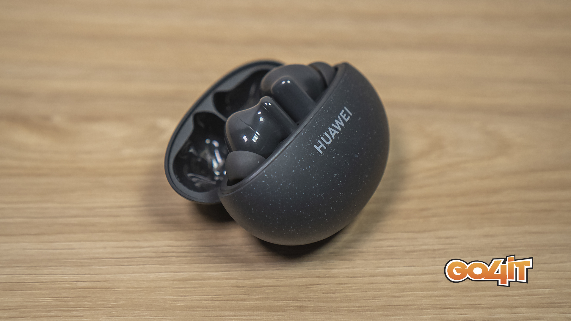Huawei FreeBuds 5i case open detail