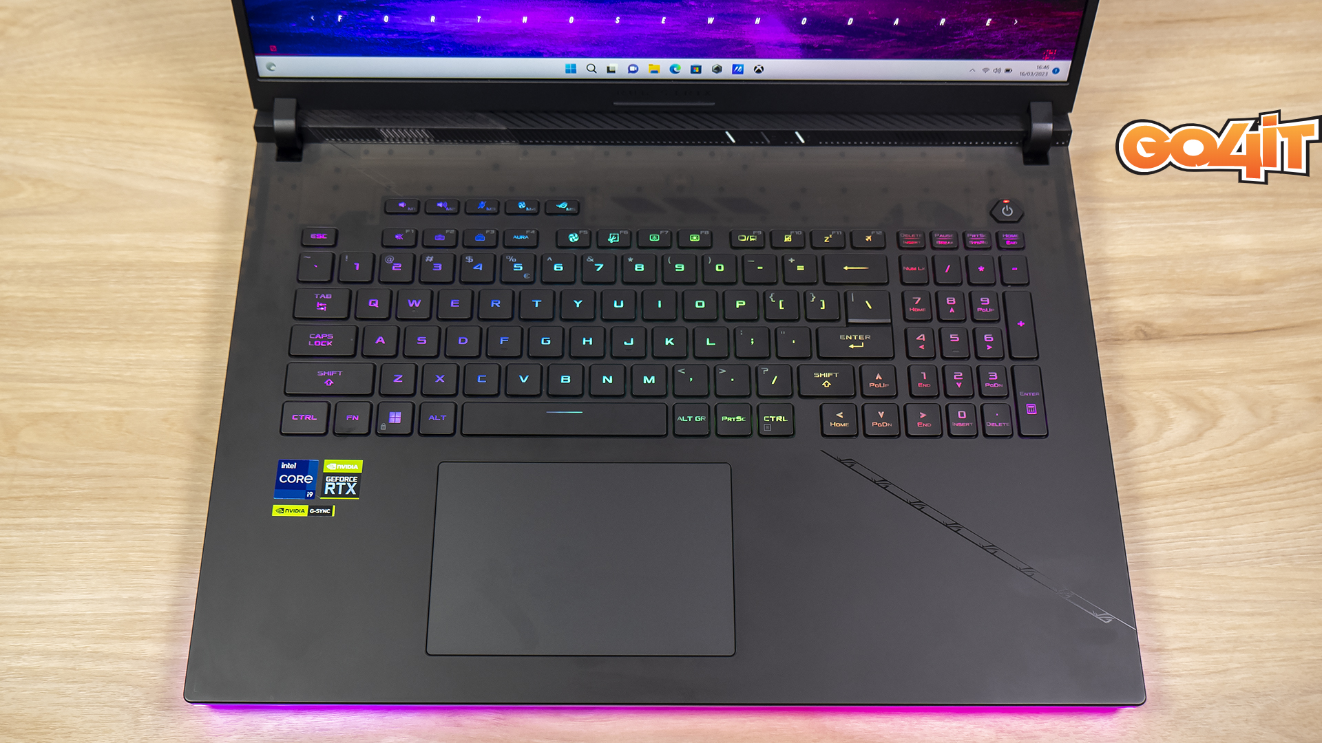 ASUS ROG Strix SCAR 18 keyboard top