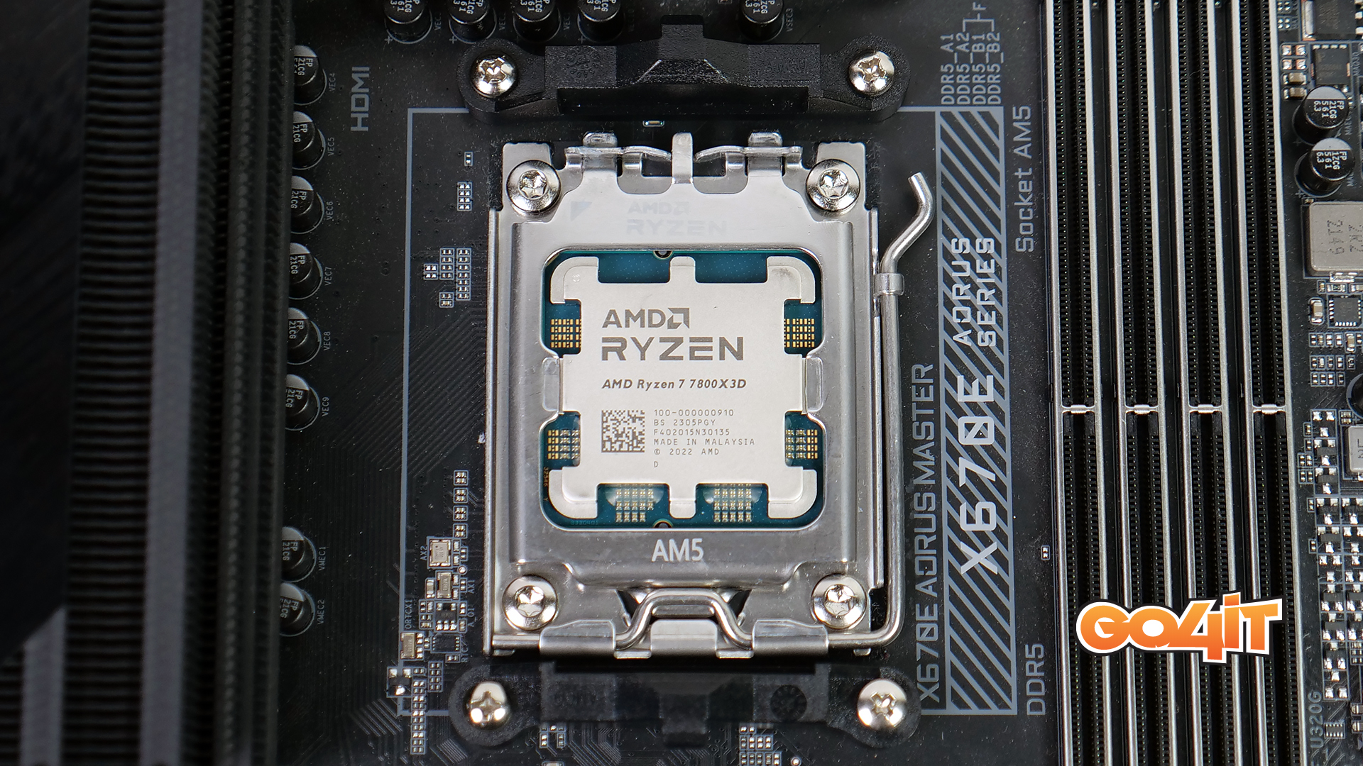Ryzen 7 7800X3D in socket