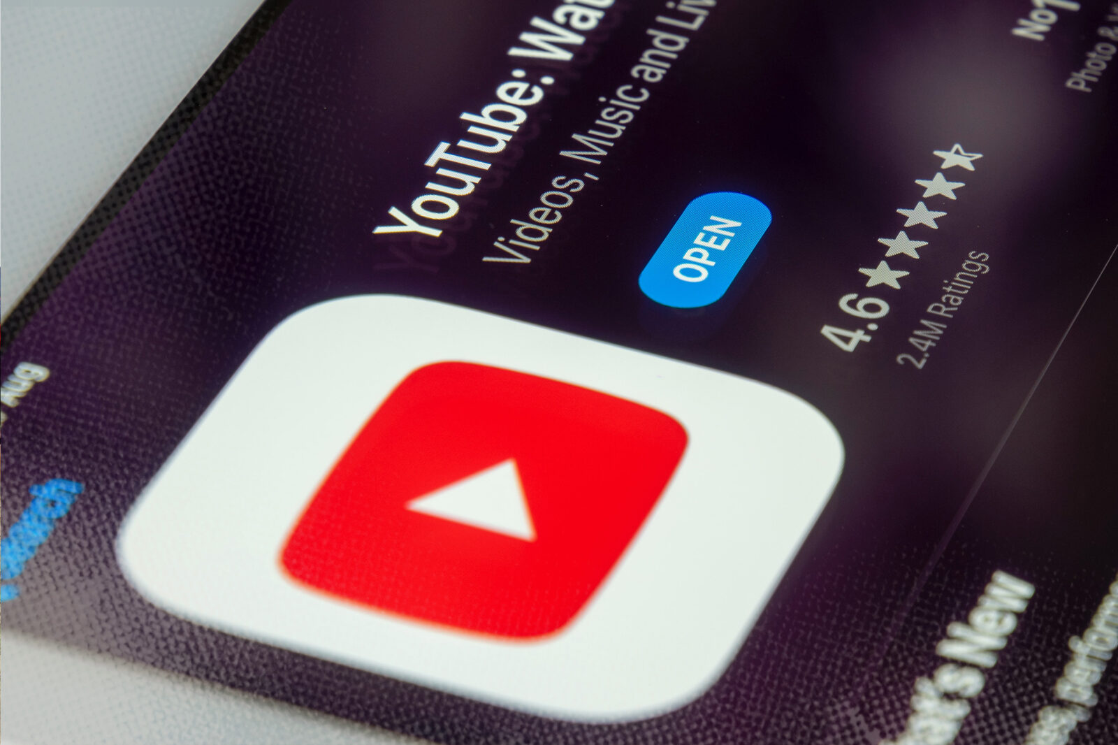 YouTube obligă creatorii de conținut să declare dacă clipurile acestora utilizează AI generativ