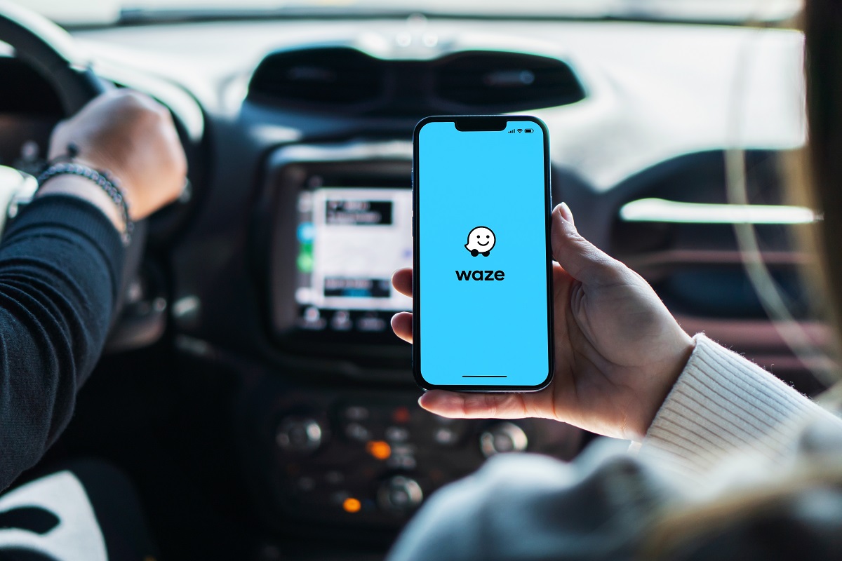 Șoferii care folosesc Waze primesc mai multe amenzi