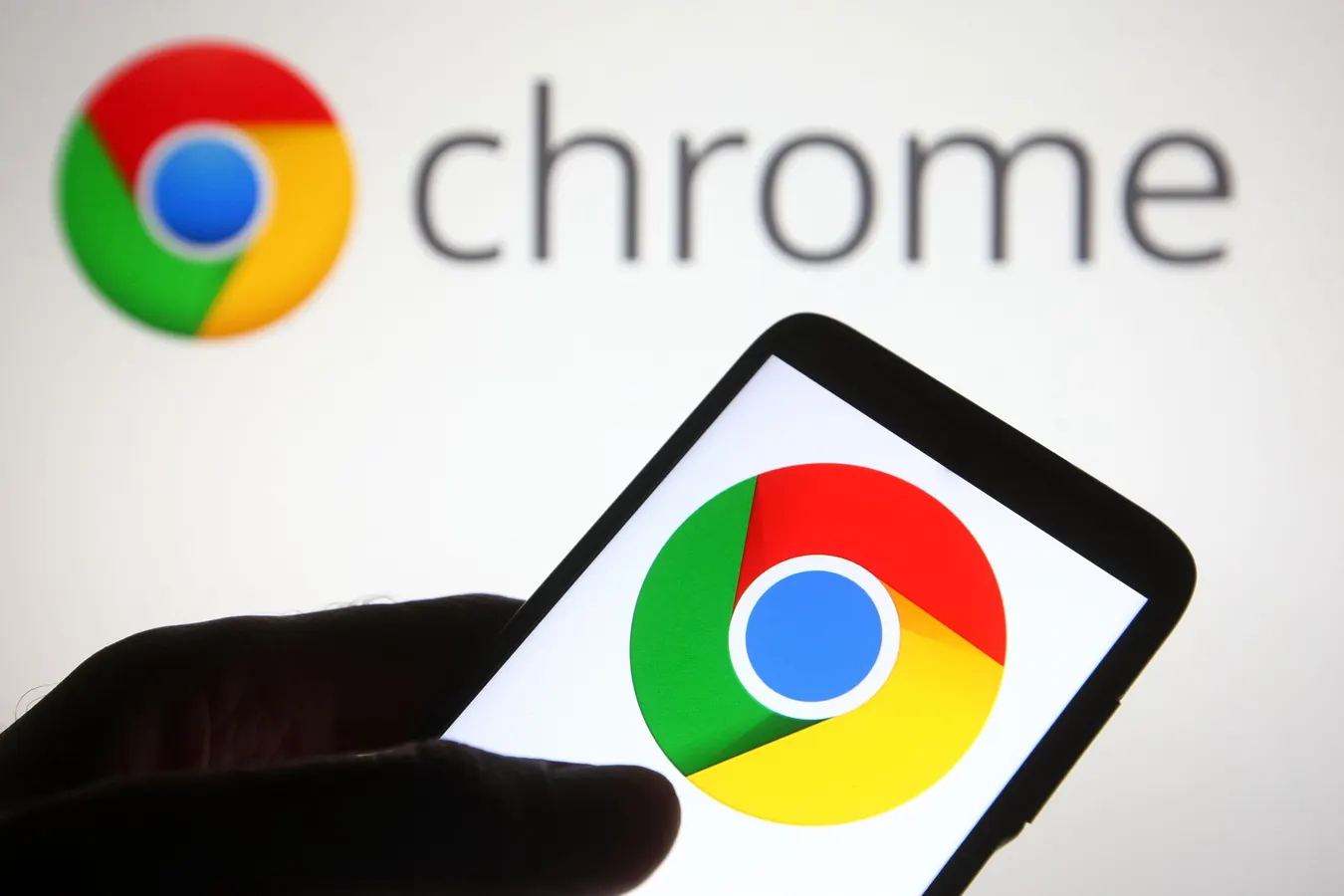 Utilizatorii de Google Chrome, în pericol! Un nou virus se poate folosi de informații personale