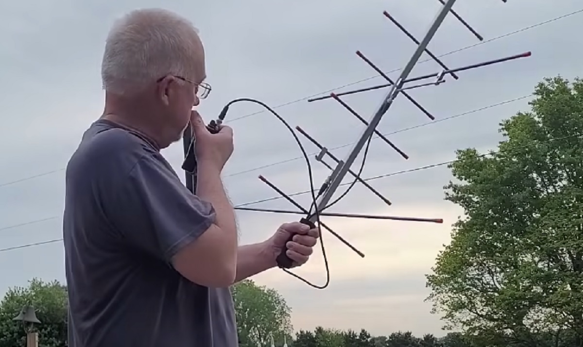 Un radioamator contactează Stația Spațială Internațională cu o antenă artizanală