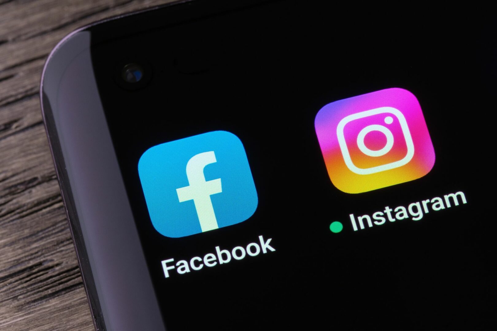 Meta impune noi restricții pentru utilizatorii minori: două ore pe zi pe Instagram și Facebook, iar accesul va fi blocat pe timpul nopții