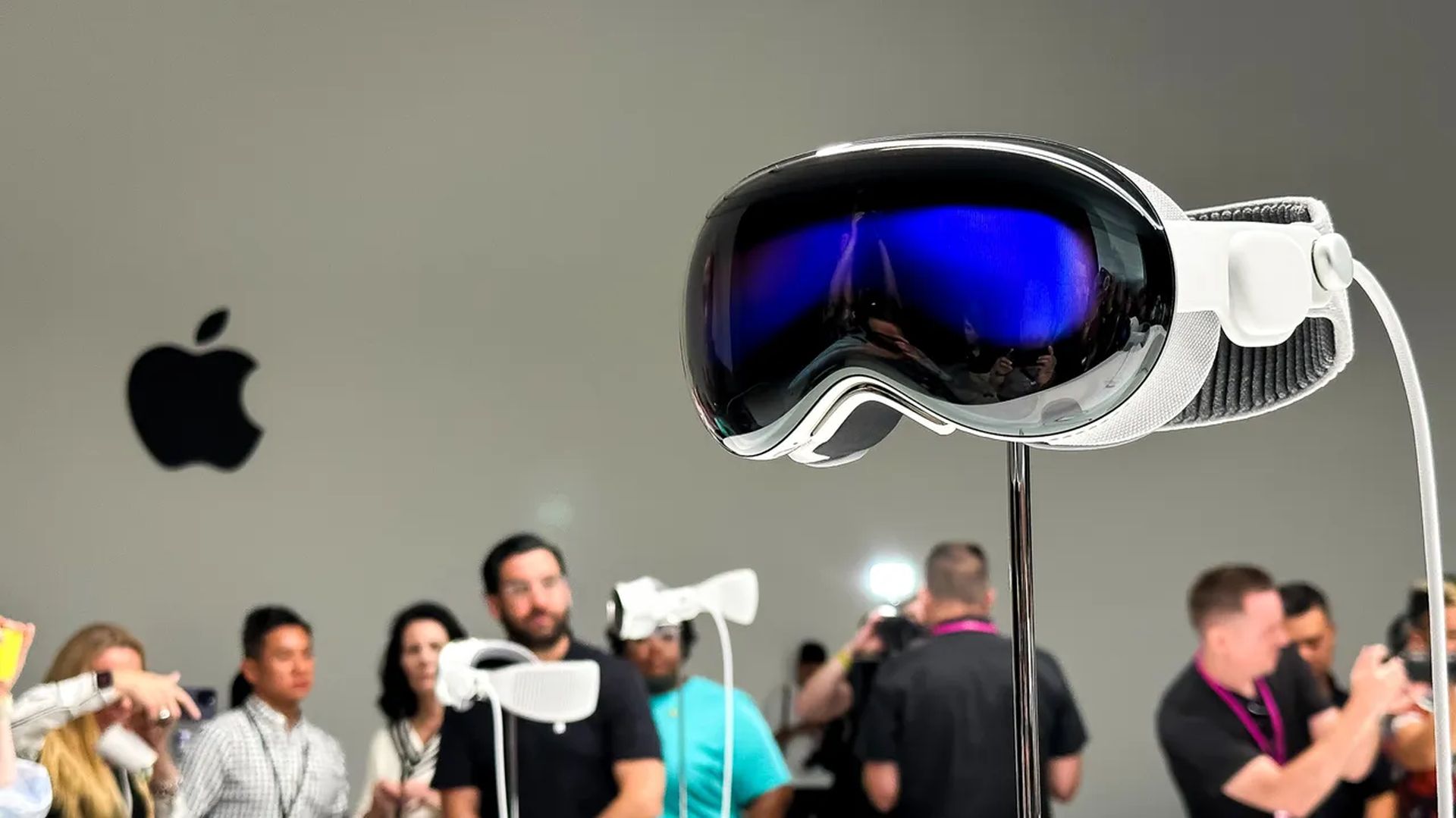Apple Vision Pro ar putea avea o modalitate de fixare mai confortabilă