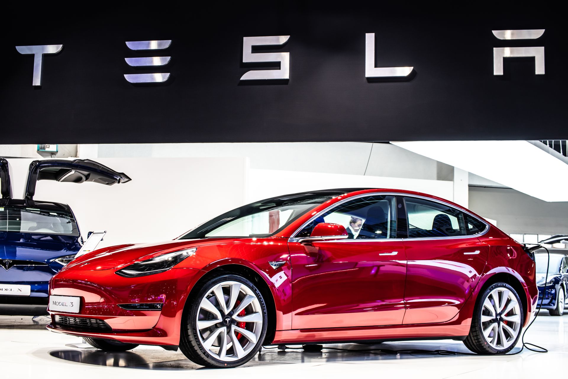 mașinile Tesla vor beneficia de aplicații