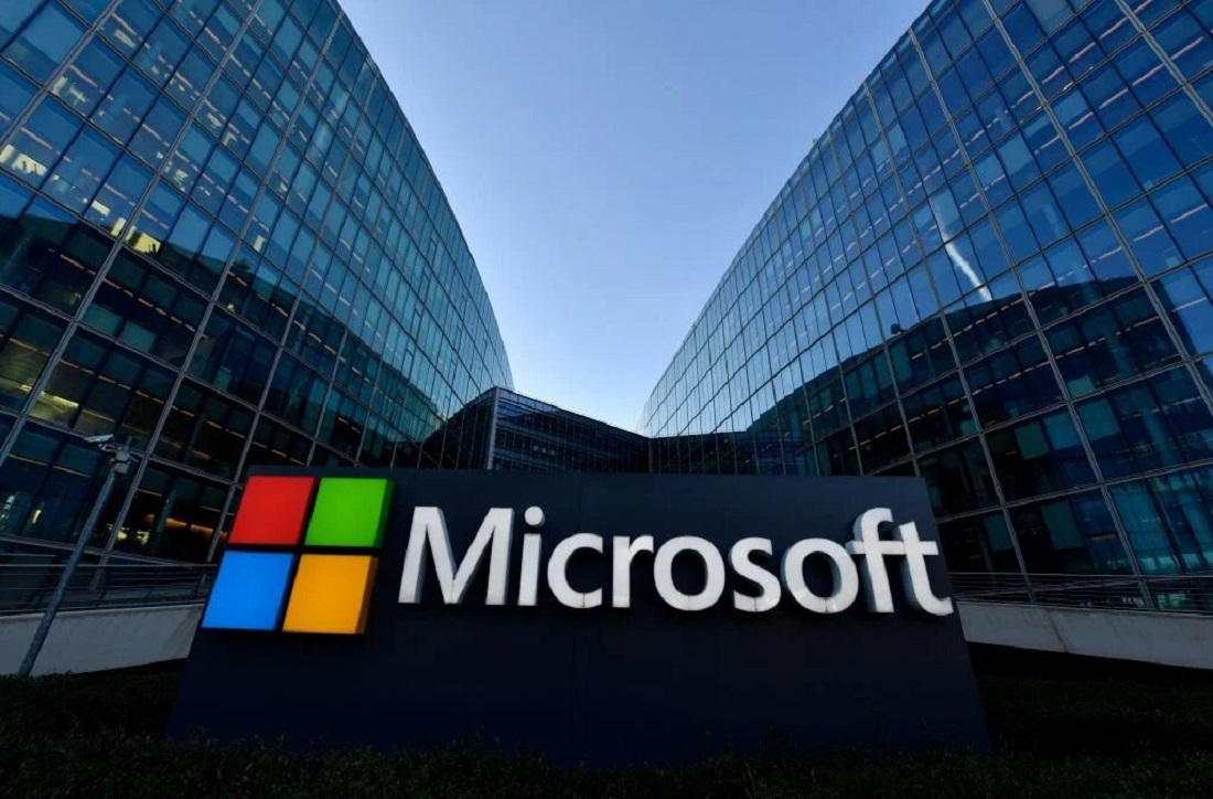 Administrația Trump suspendă accesul Microsoft la permise de ședere permanentă pentru angajații săi
